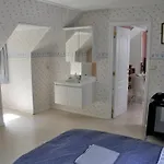 D'hote Dans 4 Facades - Quartier Et Boise - 5 Kms De Bed & Breakfast