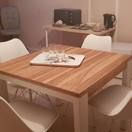 Bed & Breakfast D'hôte Dans 4 Façades - Quartier Et Boisé - 5 Kms De Namur