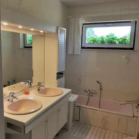 Bed & Breakfast D'hôte Dans 4 Façades - Quartier Et Boisé - 5 Kms De *